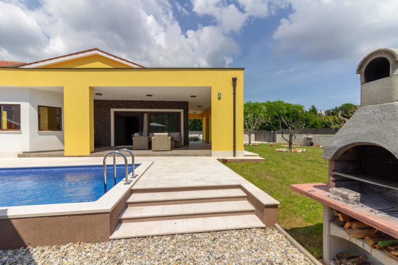 Modern Villa Eve In Medulin With Pool Near The Beach 외부 사진