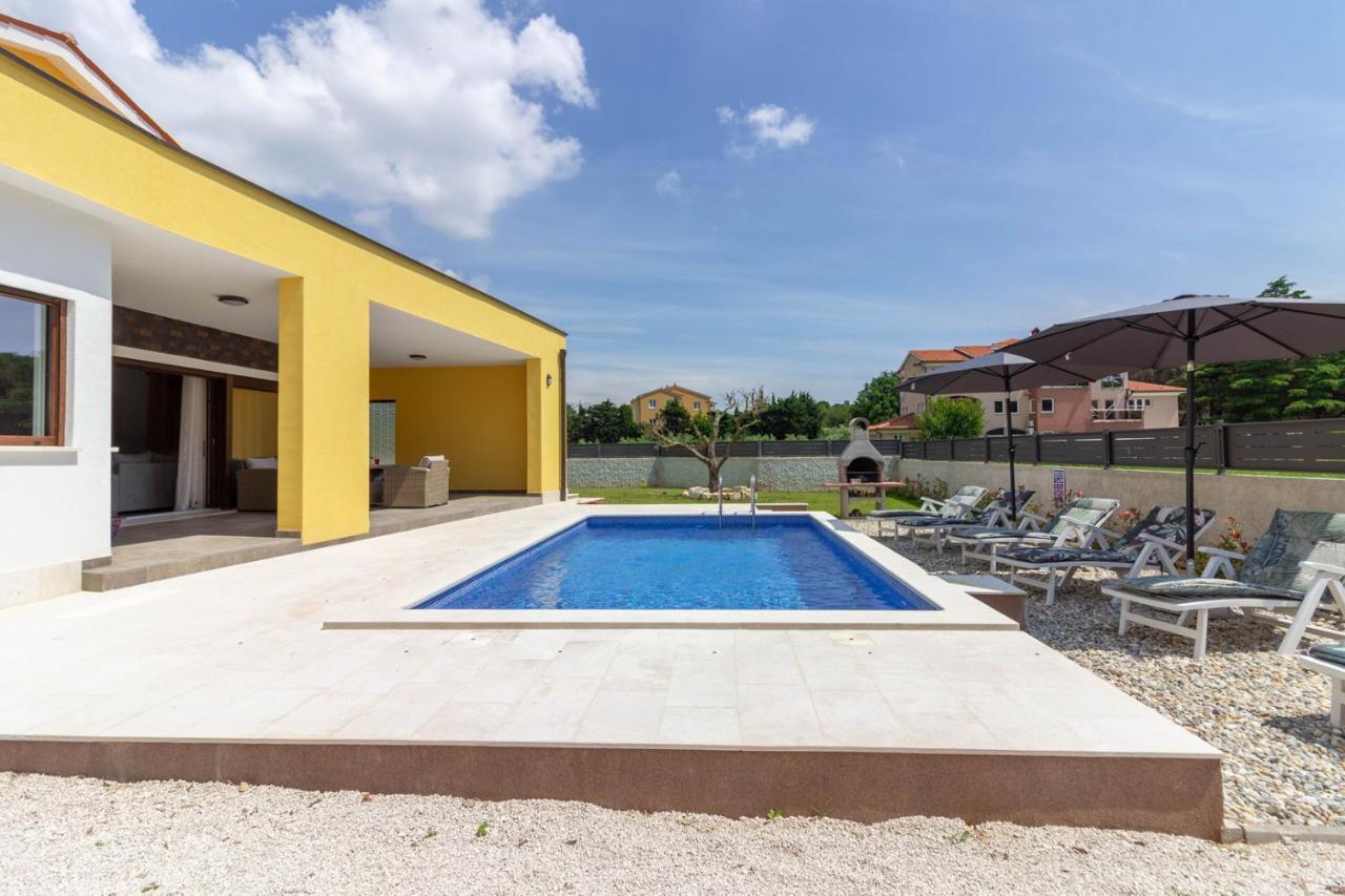 Modern Villa Eve In Medulin With Pool Near The Beach 외부 사진