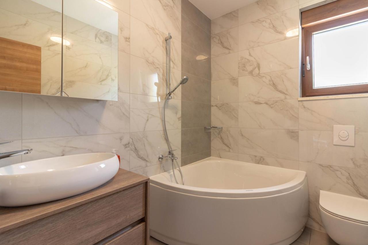 Modern Villa Eve In Medulin With Pool Near The Beach 외부 사진